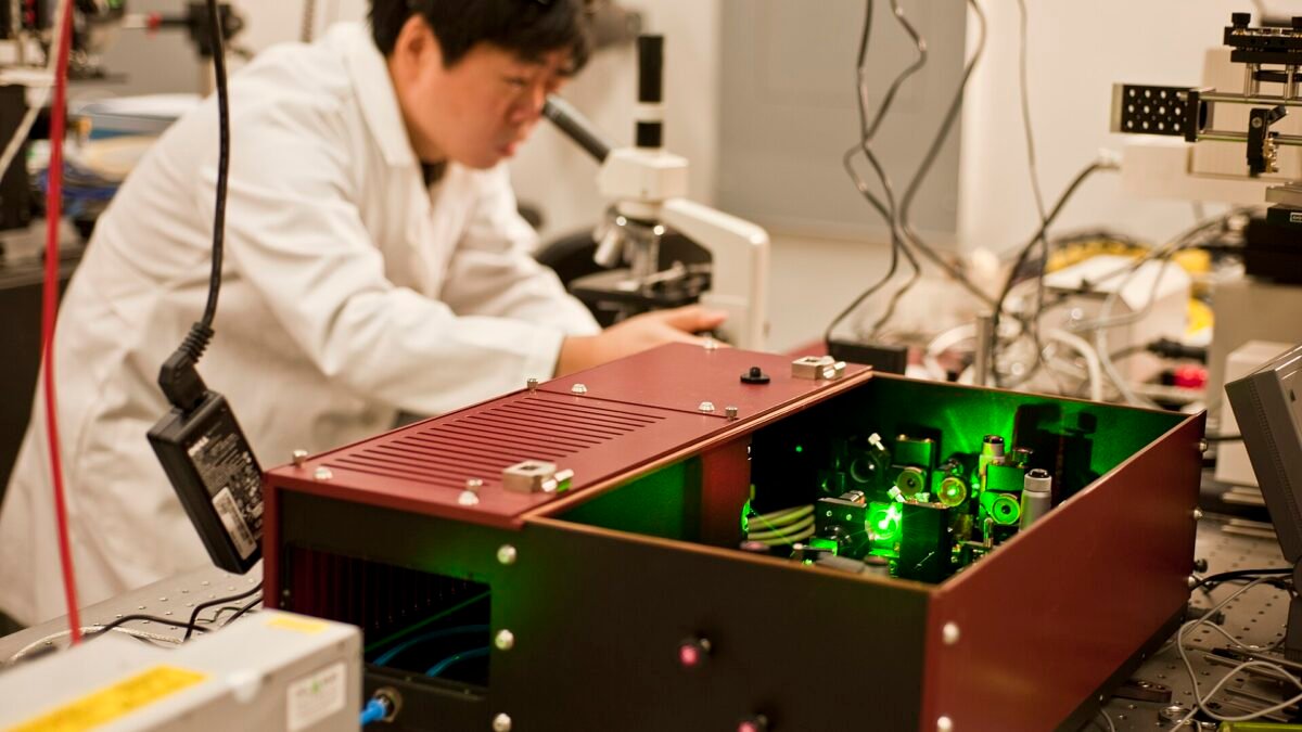 Optical medical technology research laboratory